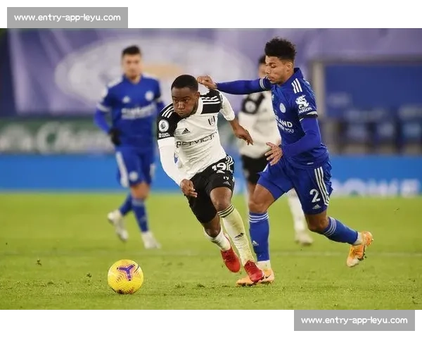 手术刀切球：足球场上的致命艺术与科学